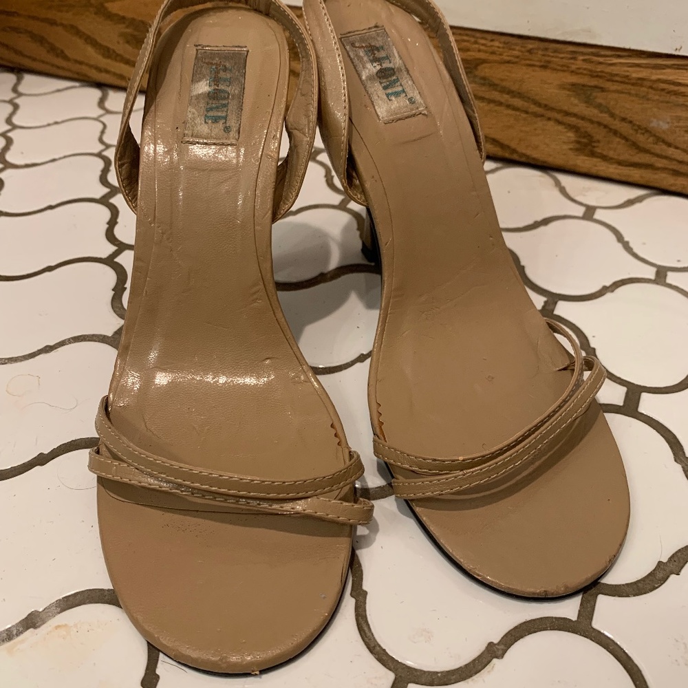 Frederico Leone nude heels